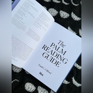 🔮The Palm Reading Guide: Reveal the secrets by Frank C Clifford